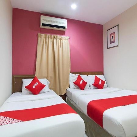 Oyo 44100 Hotel Casavilla Petaling Jaya Exterior foto